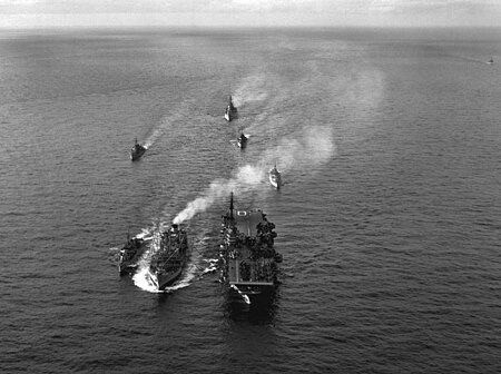 Tập_tin:USS_Yorktown_(CVA-10)_and_a_destroyer_being_refueled,_circa_in_1953_(80-G-632007).jpg