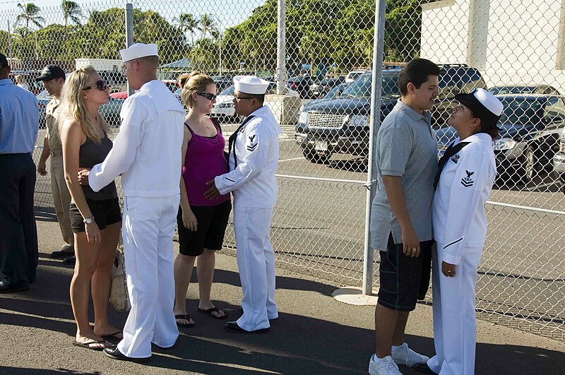 File:US Navy 090914-N-6674H-008 Sailors, assigned to the guided-missile destroyer USS O'Kane (DDG 77), say good-bye before departing Naval Station Pearl Harbor on a scheduled deployment to the U.S. 7th Fleet area of responsibility.jpg