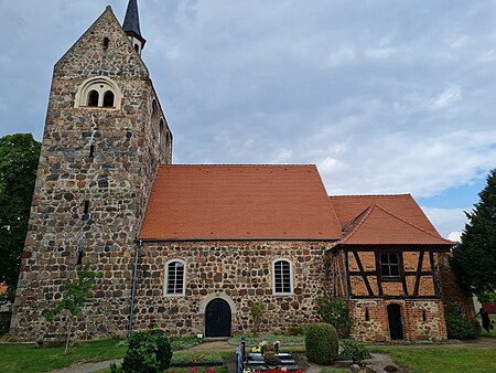 Uenglingen Kirche mit Bahnrenhaus