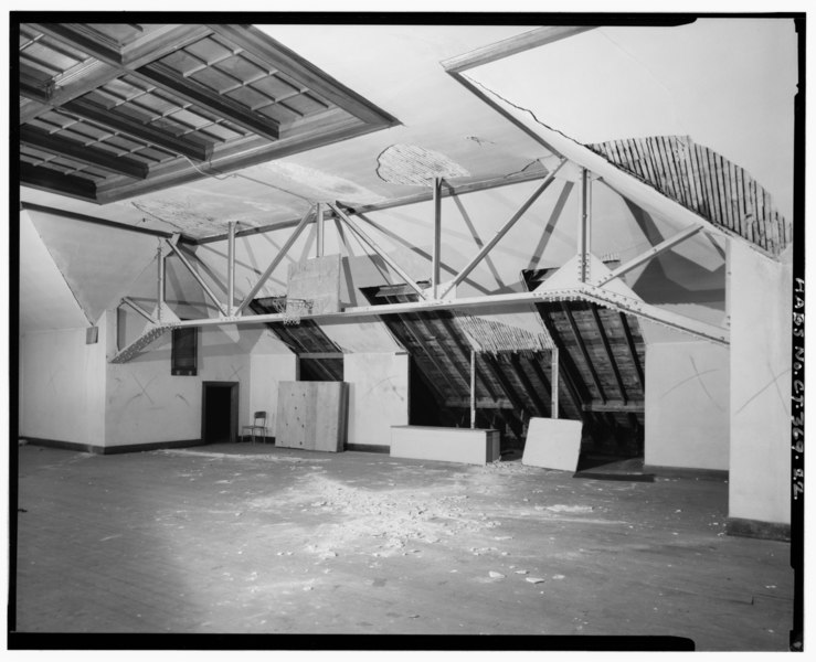 File:View east, interior, attic level room, roof truss and site of rear dormers - Israel Putnam School, School and Oak Streets, Putnam, Windham County, CT HABS CONN,8-PUT,2-22.tif