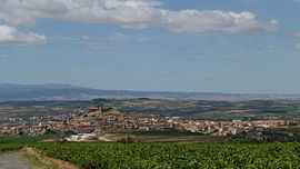 Vista de San Vicente de la Sonsierra, desde la carretera que sube a Peciña.