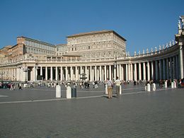 Watykan Plac sw Piora kolumnada Berniniego.JPG
