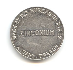 Medal minted in zirconium, with the metal produced from 1947 by the Albany Metalurgical Research Center for the manufacture of the nuclear reactor of the submarine Nautilus Zirconio medalla.jpg