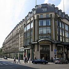 Le magasin 1, rue du Pont-Neuf, vu depuis la rue de Rivoli.