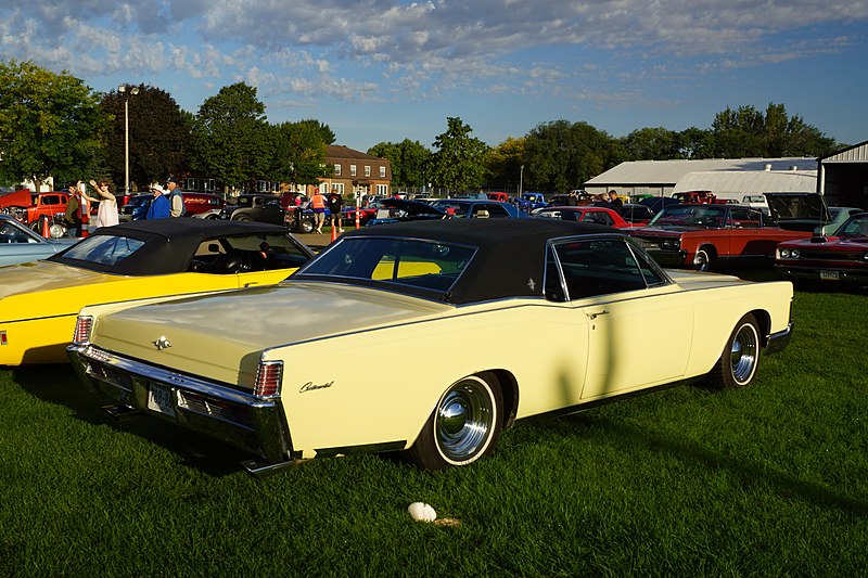 File:1968 Lincoln Continental (29744176156).jpg