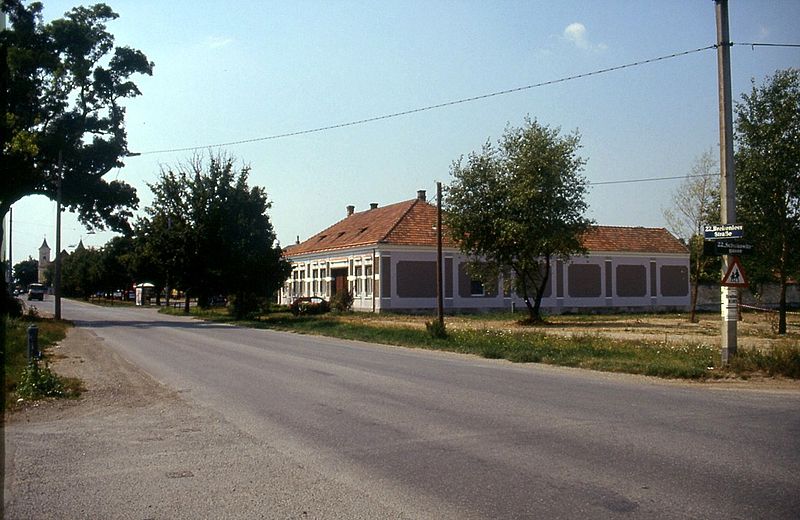 File:196L07100890 Stadt, Breitenlee, Breitenleerstrasse - Schukowitzgasse, Blick in die Breitenleerstrasse stadteinwärts.jpg