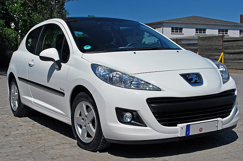 File:2010 Peugeot 207 Urban Move white 2dr view front right.jpg