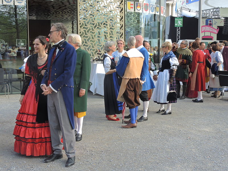 File:2014 Sechseläuten - Sechseläutenplatz-Fäscht - Stadt Jugend Musik Zürich und 'Zöifter' 2014-04-26 19-01-13 (P7700).JPG