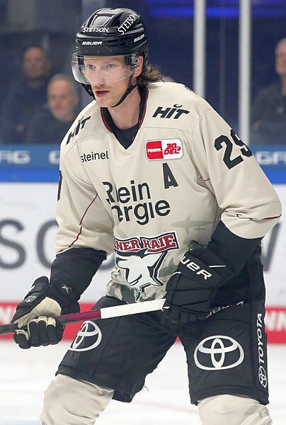 File:2023-11-03 Eisbären Berlin gegen Kölner Haie (Deutsche Eishockey-Liga 2023-24) by Sandro Halank–049.jpg