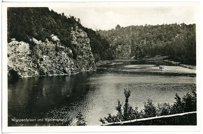 File:25430-Lauenhain-1930-Talsperre, Wappenfelsen und Mühlengrund-Brück & Sohn Kunstverlag.jpg