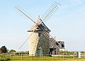 Le moulin à vent (moulin-tour) de Trouguer vu de près 2.