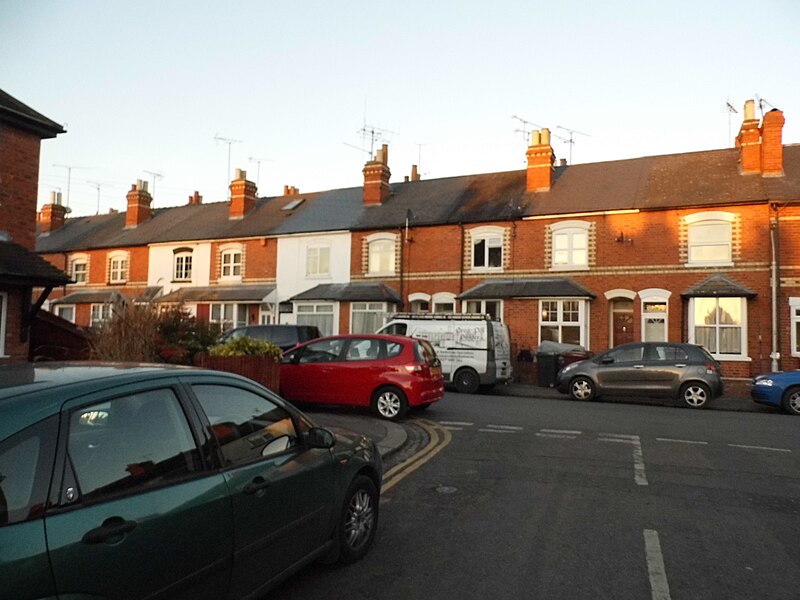 File:Adelaide Road at the junction of Wykeham Road - geograph.org.uk - 4341909.jpg