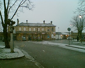 Aldershot railway station in the snow (large).jpg