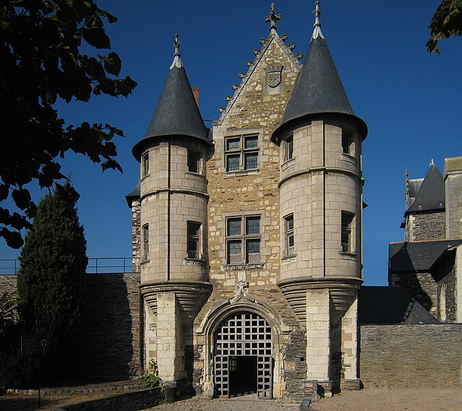 File:Angers Castle Chatelet 2007.jpg
