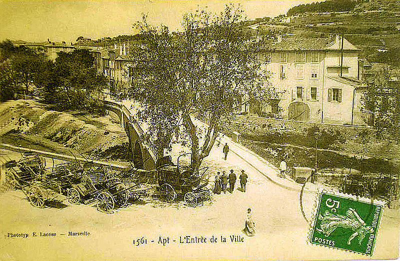 File:Apt Pont de la Bouquerie et Calavon.jpg