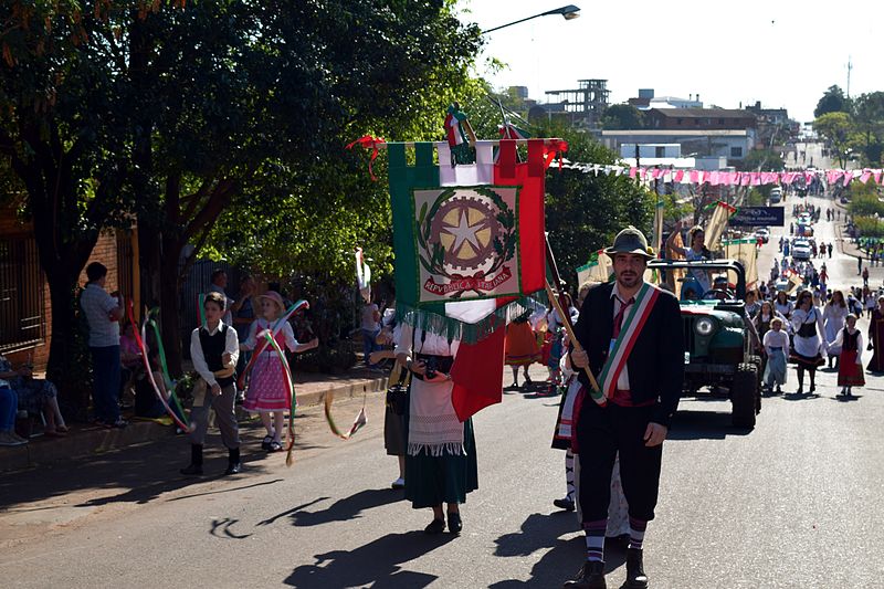 File:Argentina - Misiones - Oberá - Fiesta del Inmigrante 2014 - Desfile Inaugural 5.JPG