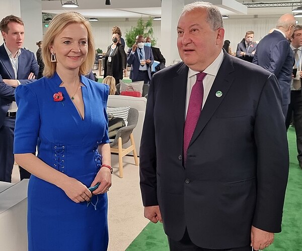 Truss and Armenian President Armen Sarkissian at the 2021 United Nations Climate Change Conference in Glasgow, 2021