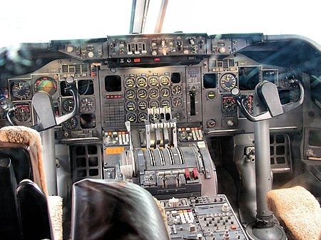 Tập_tin:B747-cockpit.jpg