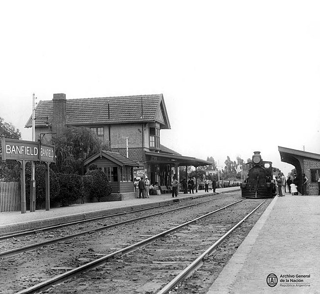 File:Banfield station 1900s.jpg