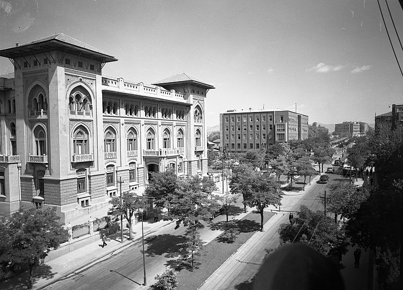 File:Banks Street (Atatürk Boulevard) the Building of Ziraat Bankası (Agricultural Bank), 1930s (16851406391).jpg