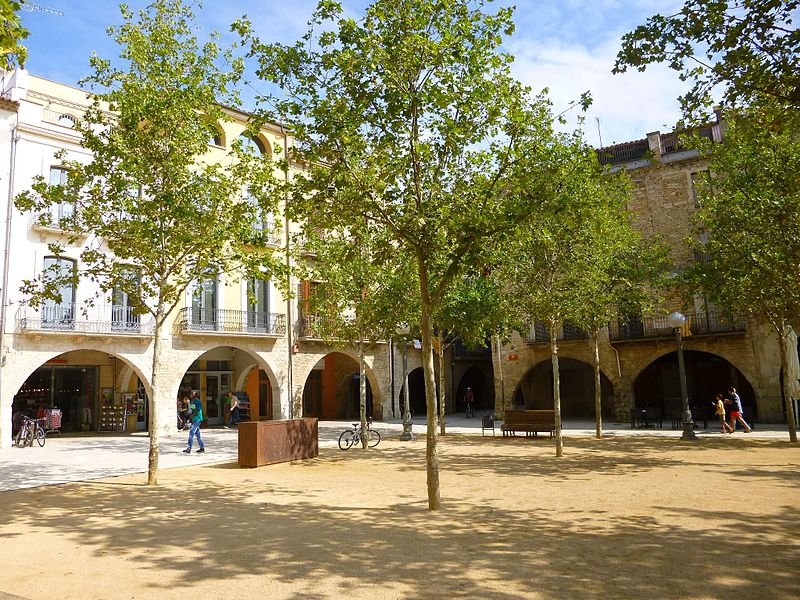 File:Banyoles - Plaza Mayor 06.JPG