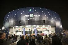 Orkidelerdeki Palais des Sports pevele arenasında basketbol.  070.jpg