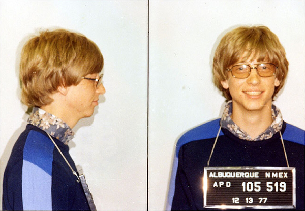 Билле гейтсе фото. Билл Гейтс 1977. Bill Gates в молодости. Билл Гейтс в Гарварде в молодости. Билл Гейтс в очереди.