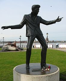 Statue by Tom Murphy at the Albert Dock