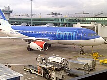 Un Airbus A320 di BMI all'aeroporto di Manchester.