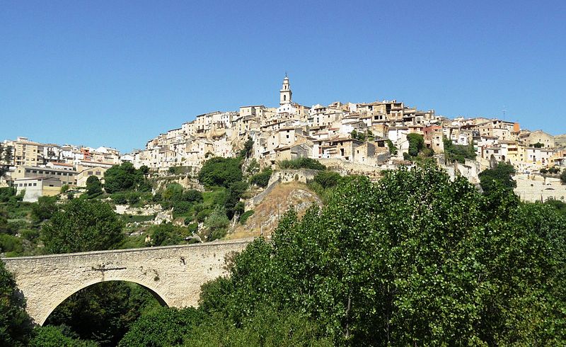 File:Bocairent. Vista amb el pont de Darrere la Vila.JPG