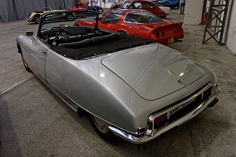 File:Bonhams - The Paris Sale 2012 - Citroën DS21 Décapotable - 1965 - 005.jpg