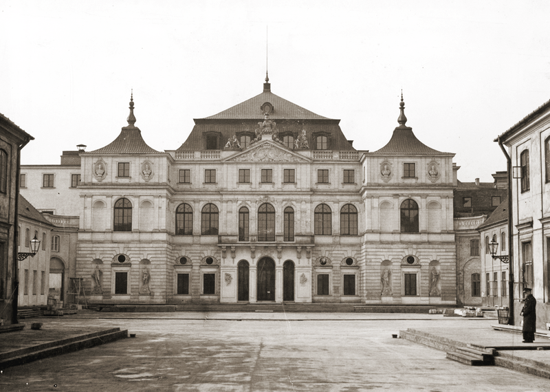 File:Brühl Palace in Warsaw 1936.png