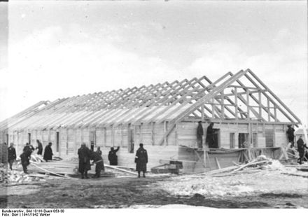 Construction d'un baraquement à Salaspils (Kurtenhof), décembre 1941.