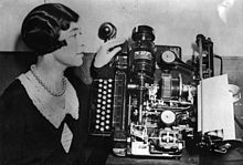 A Creed & Company Teleprinter No. 7 in 1930 Bundesarchiv Bild 183-2008-0516-500, Fernschreibmaschine mit Telefonanschluss.jpg