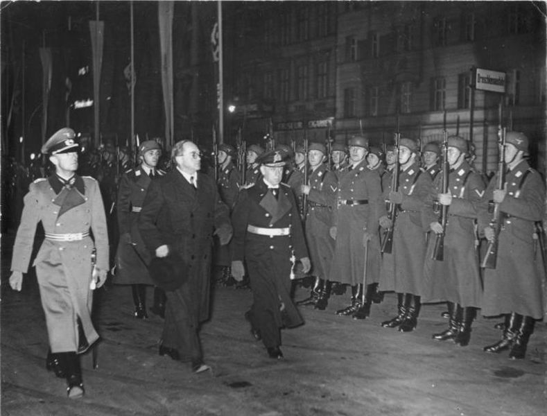 Archivo:Bundesarchiv Bild 183-H15527, Berlin, Minister Pirow aus Südafrika, Verabschiedung.jpg