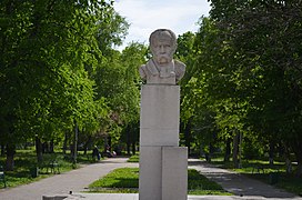 Monument à Taras Chevtchenko, classé[2].