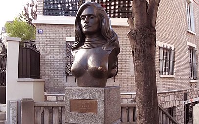 Le buste de Dalida signé Aslan.