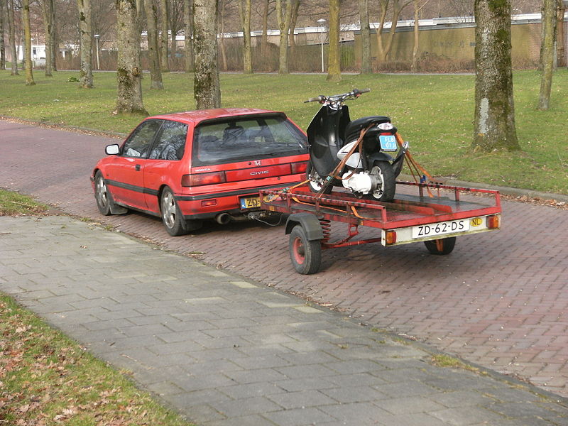 File:Car and trailer with motorbike Nagele.JPG