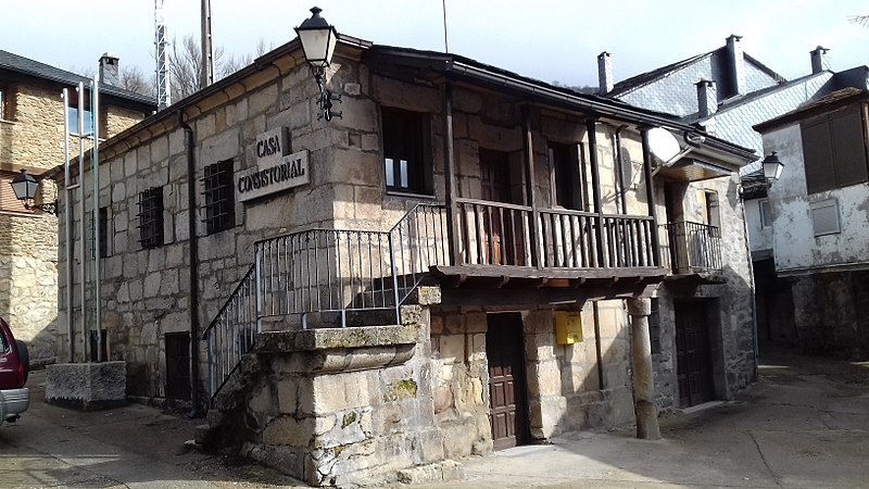 File:Casa consistorial Porto, Zamora.jpg