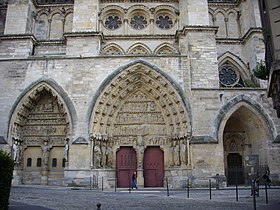 Les trois portails de la façade nord.