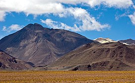 Cerro volcan curiquinca.jpg