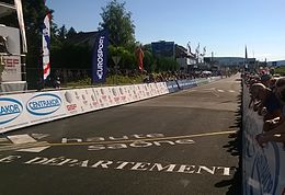 Championnats de France de cyclisme à Vesoul - Départ.jpg