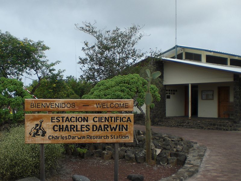 File:Charles Darwin Research Station.jpg