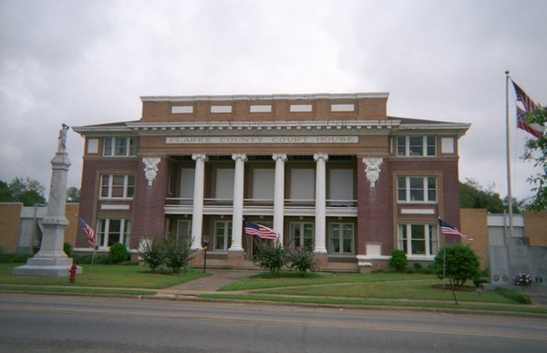 Clarke County courthouse and Confederate monument in Quitman