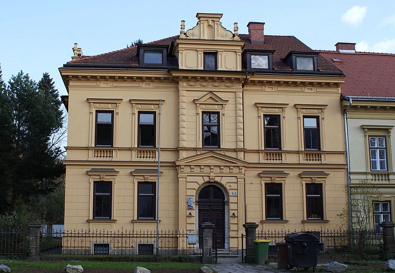 File:Corpshaus Erz Leoben.jpg