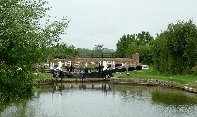 File:Crane's Lock and bridge south of Great Glen, Leicestershire - geograph.org.uk - 3660873.jpg