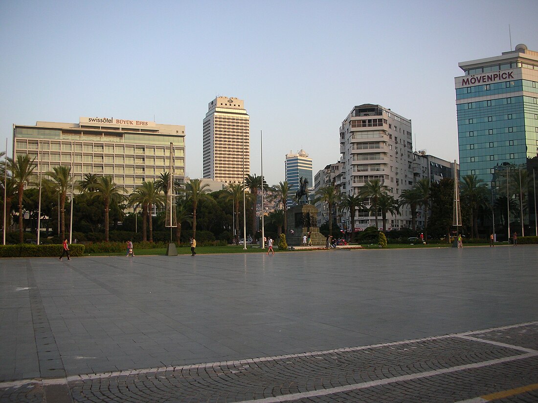 Cumhuriyet Square (İzmir)