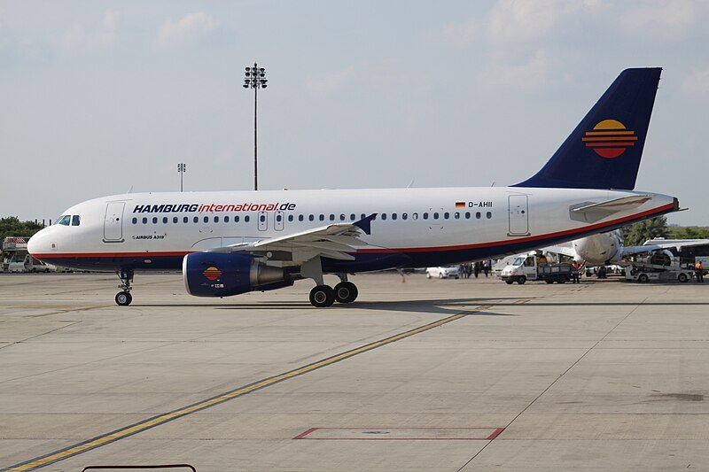 File:D-AHII Airbus A319 Hamburg International (7337112148).jpg