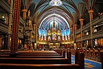 داخل كنيسة النوتردام في كندا، شكلّت المسيحية حجر أساس الحضارة الغربية.[24][25]