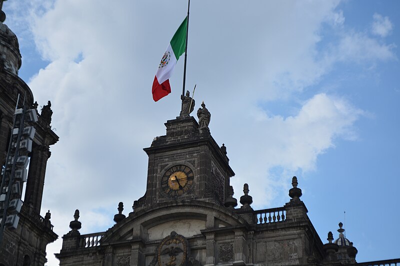 File:Daños en remate Catedral Metropolitana - Terremoto de Puebla de 2017 - Ciudad de México.jpg